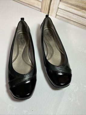 Life Stride Black Patent & Leather Ballet Flats
